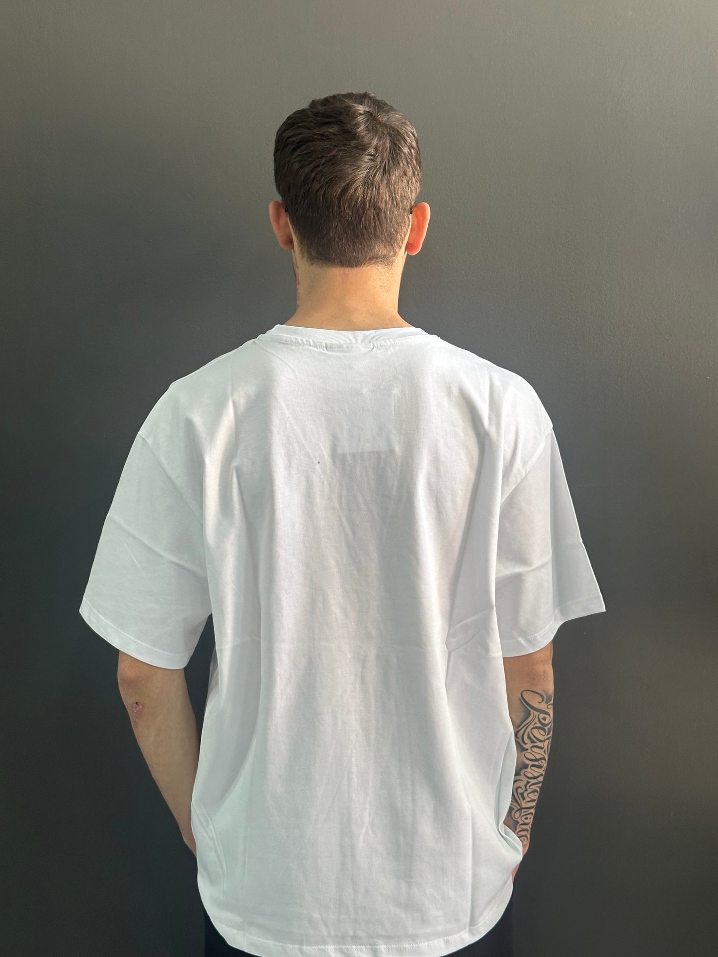 T-Shirt What in the World | Ricamo