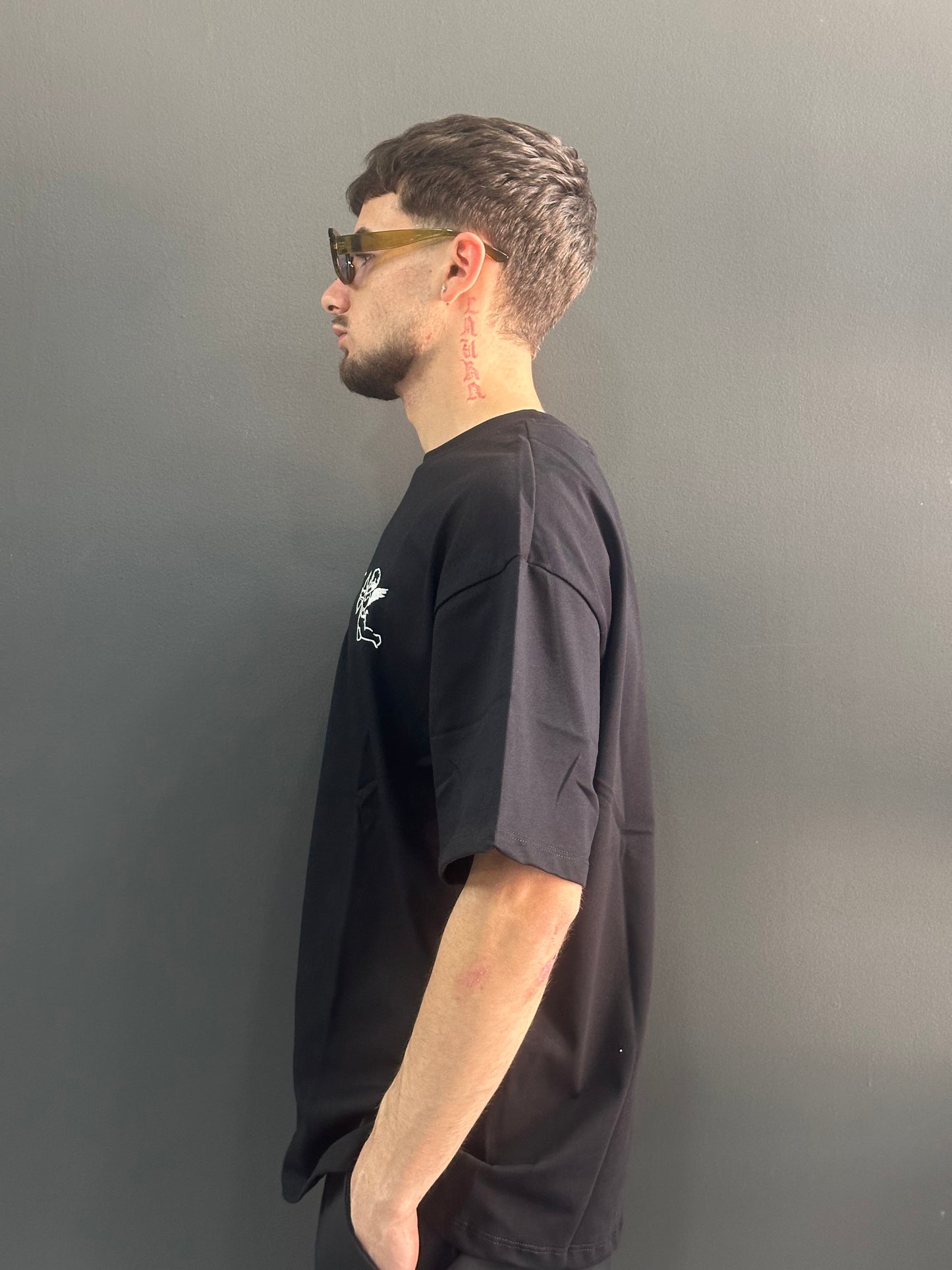 T-Shirt What in the World | Ricamo